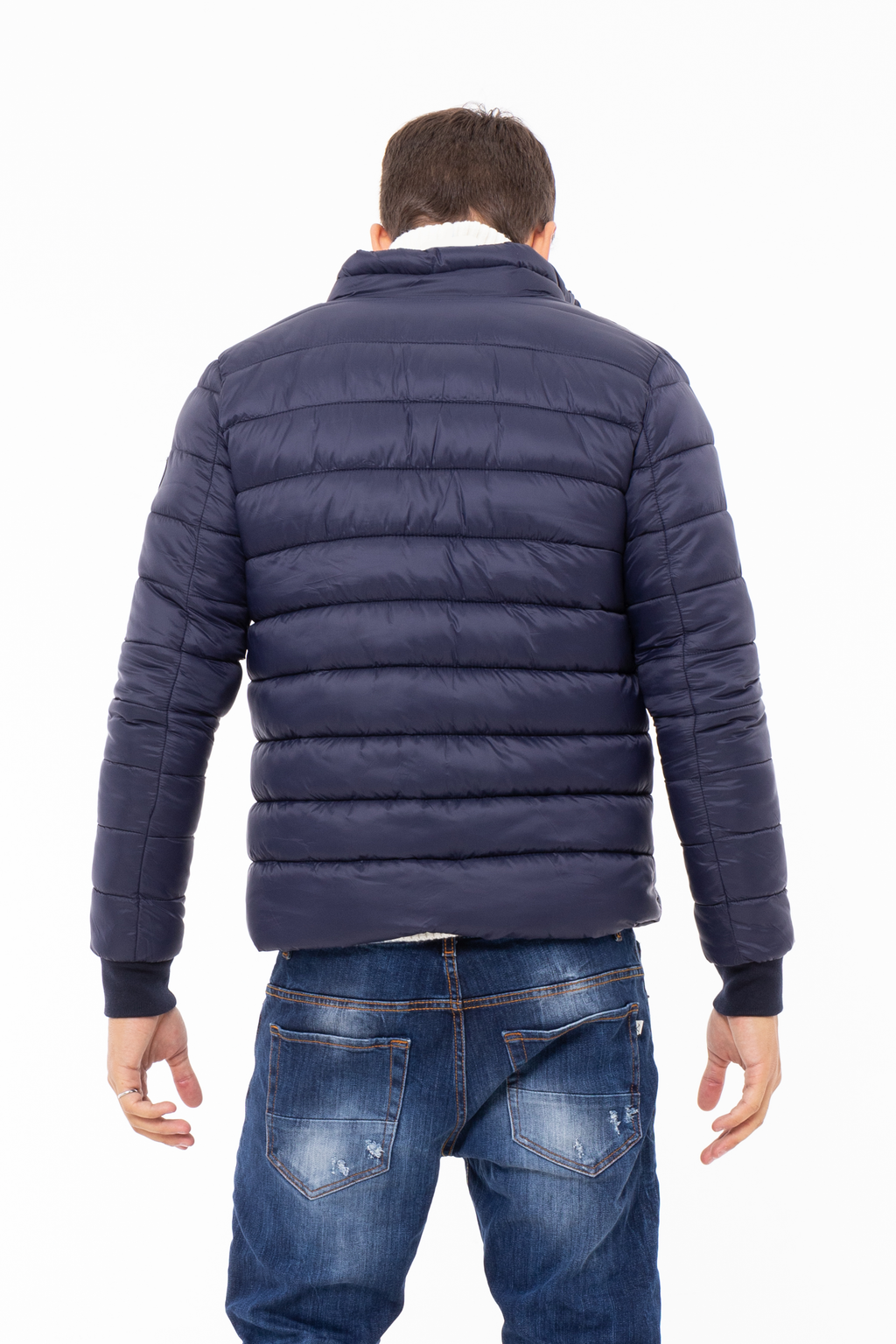 Giubbino imbottito realizzato in tessuto nylon