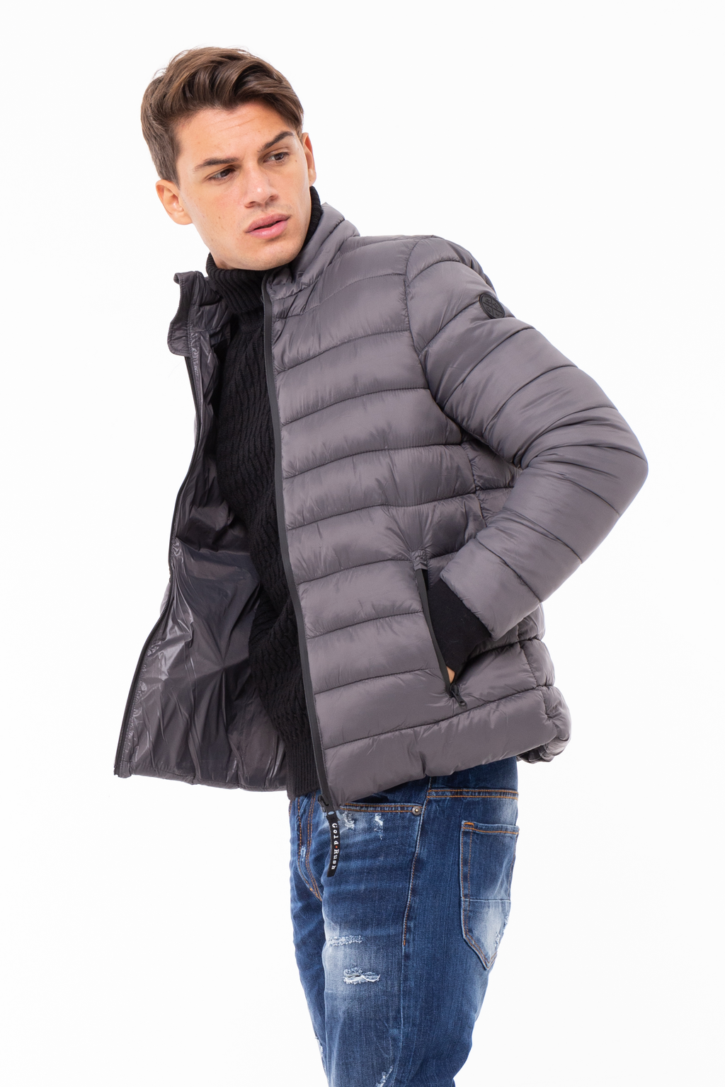 Giubbino imbottito realizzato in tessuto nylon