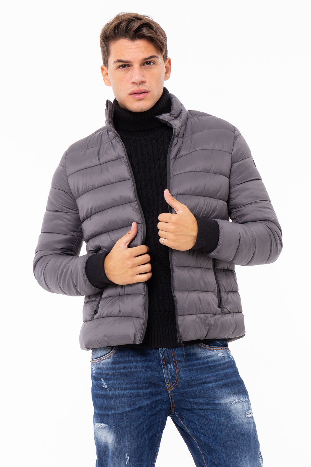 Giubbino imbottito realizzato in tessuto nylon